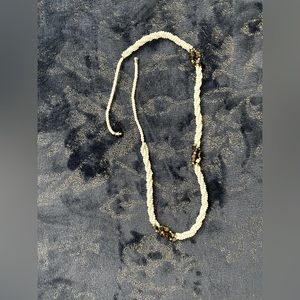 Pearl necklace with square tiger size stones super cute